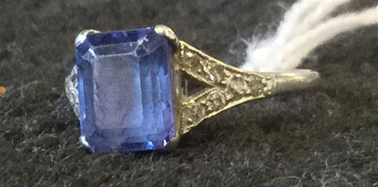 Sapphire ring, platinum set with small diamonds to shoulders